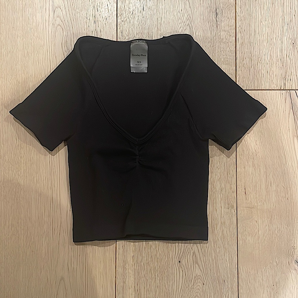 sunday best (aritzia) cropped tight black shirt xs